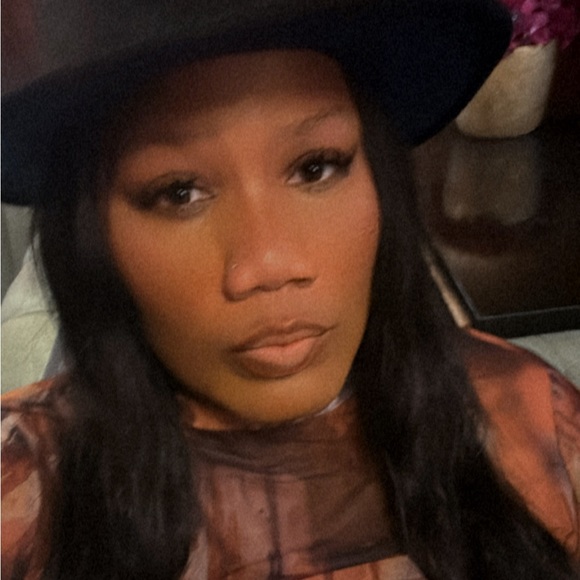 Welcome to The Elle B Show ✌🏾😘✨ - Picture 2 of 3